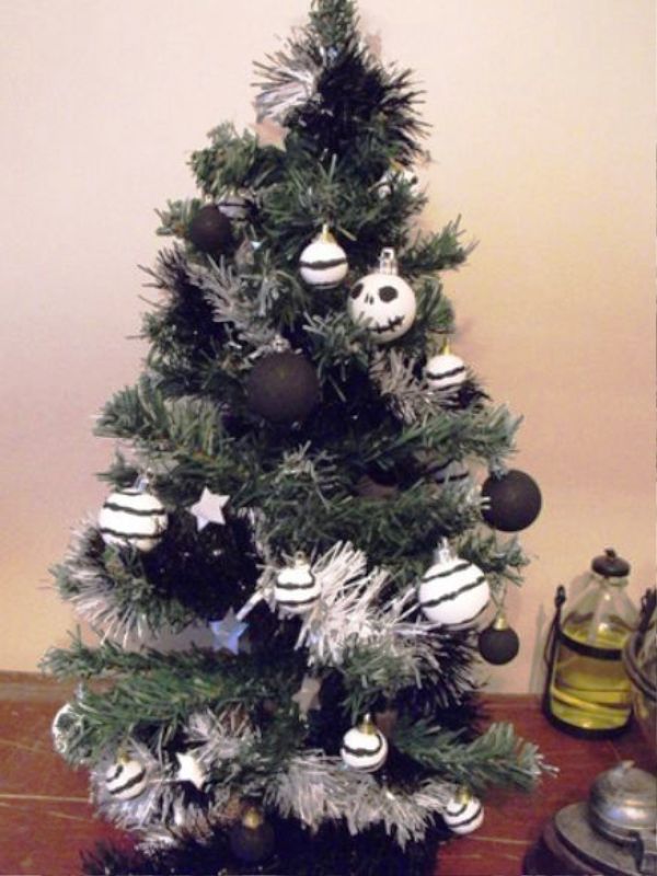 black-and-white-christmas-tree-fine