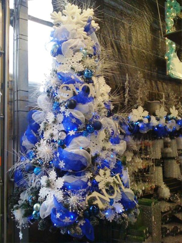 blue-white-christmas-tree-design-fine