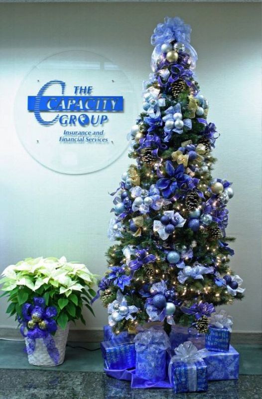 blue-white-and-silver-christmas-tree-decorations