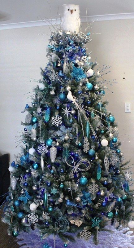 blue-white-and-silver-christmas-tree