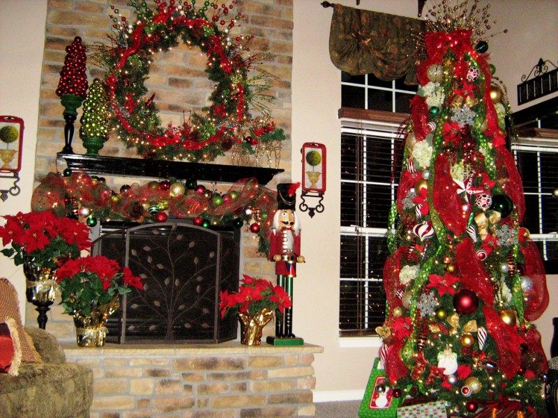 christmas-tree-decorating-ideas-with-mesh