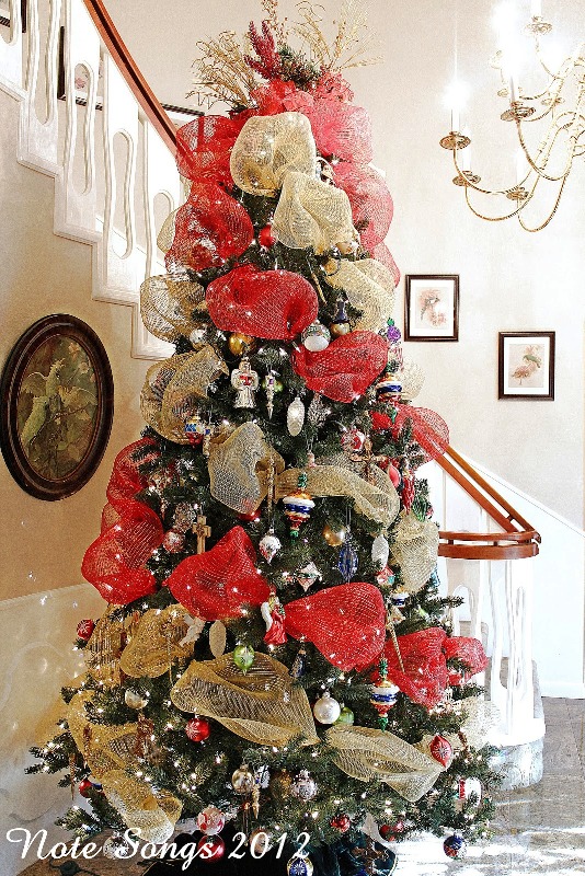 christmas-tree-with-deco-mesh-2012
