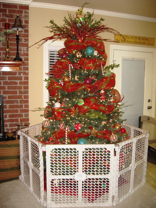 christmas-tree-with-deco-mesh-2015