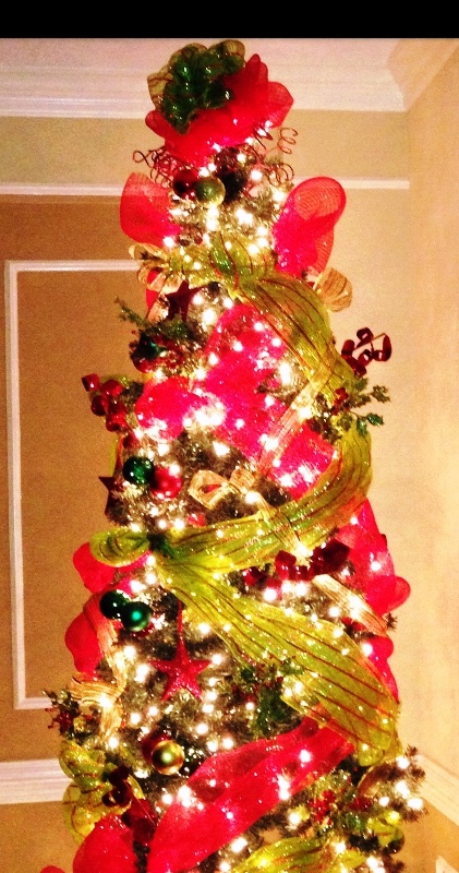 christmas-tree-with-deco-mesh-idea