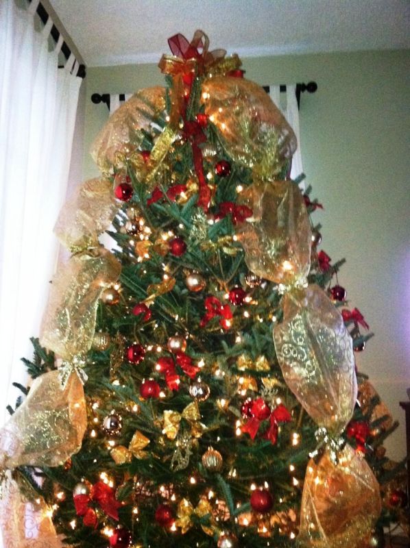 christmas-tree-with-deco-mesh-new-design