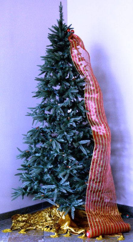 christmas-tree-with-deco-mesh-ribbon