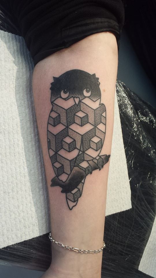 abstract-owl-tattoo-girl
