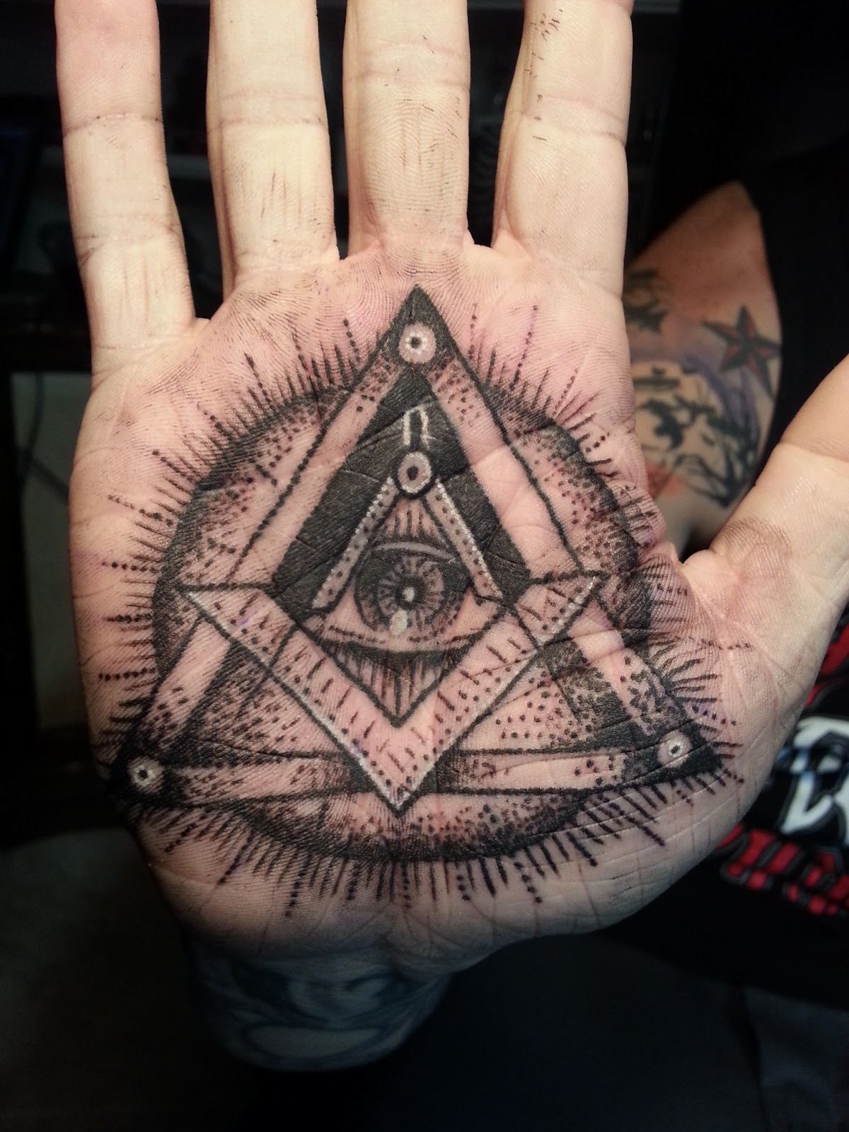 all-seeing-eye-pyramid-tattoo-hand