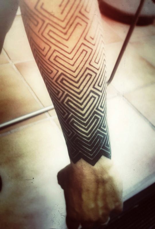 black-geometric-tattoo-arm
