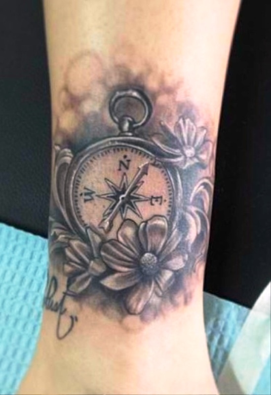 black-and-white-compass-tattoo