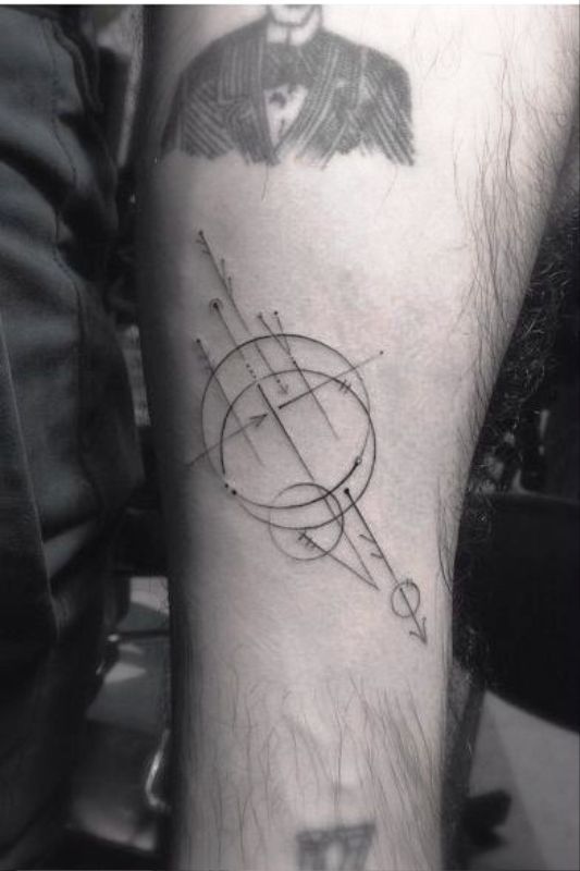 circle-geometric-arrow-tattoo