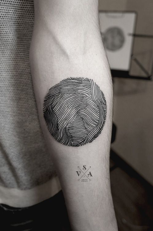 circle-geometric-line-tattoo-forearm