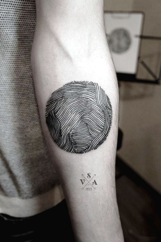 circle-geometric-line-tattoo-forearm