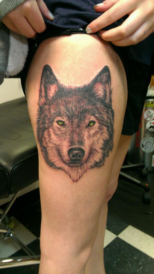 cool-wolf-tattoo-on-leg