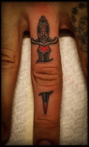 dagger-finger-tattoo