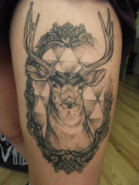 deer-tattoo-on-thigh-ideas