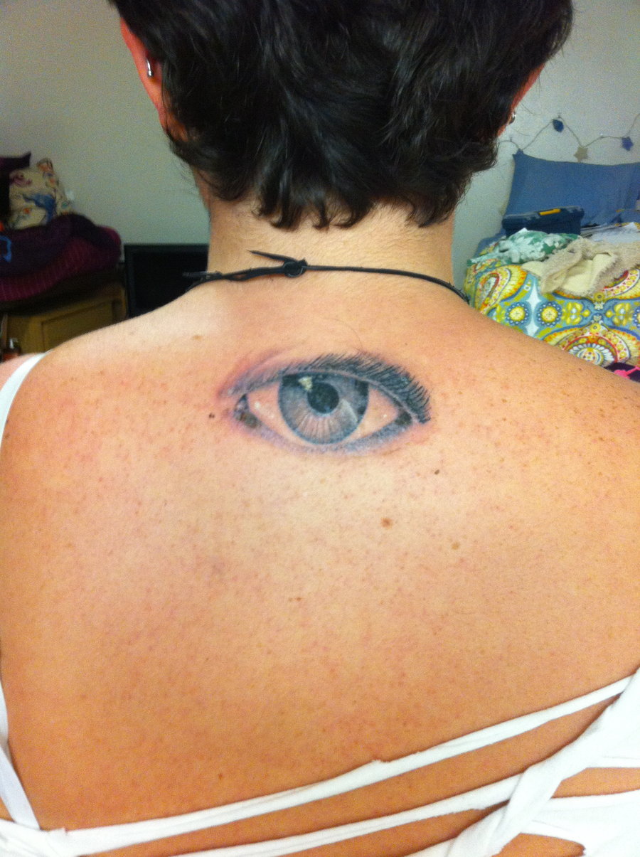 eye-tattoo-on-back