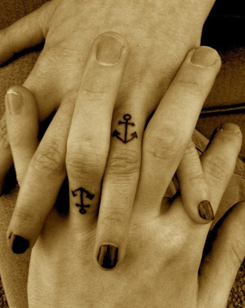 fingers-couples-anchor-tattoo