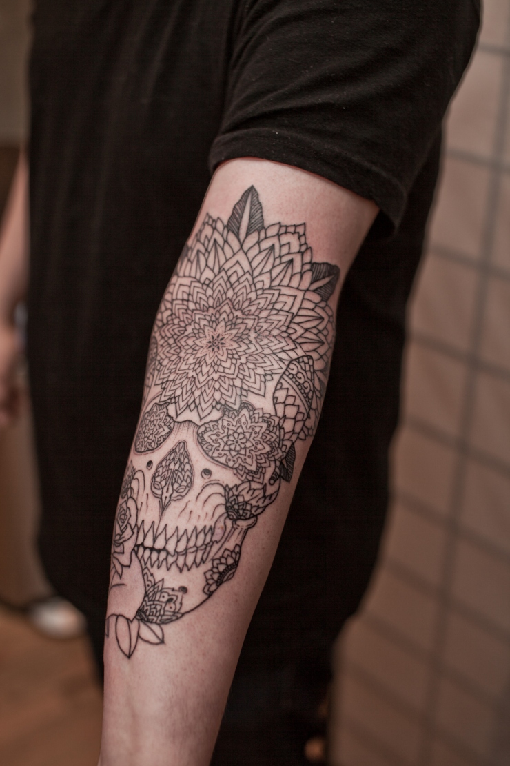 flower-skull-tattoo-forearm