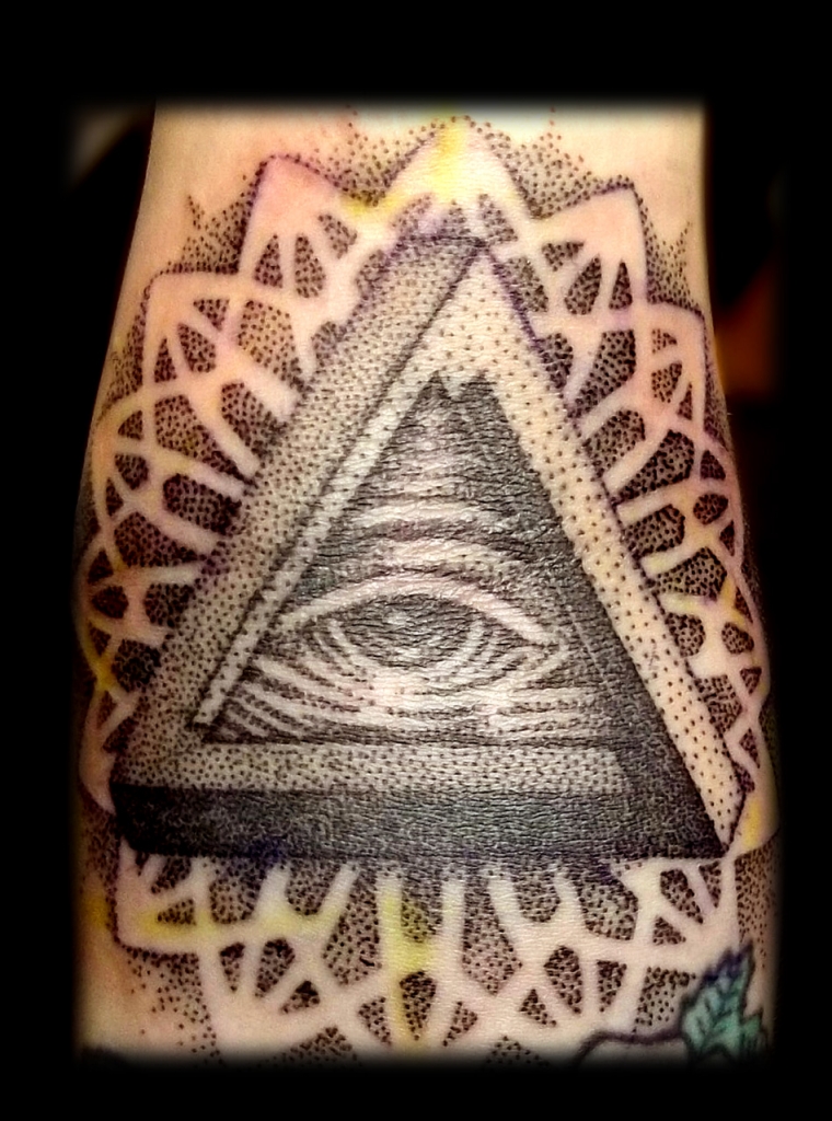 geometric-all-seeing-eye-tattoo
