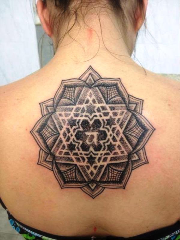 geometric-back-tattoo-fine-ideas