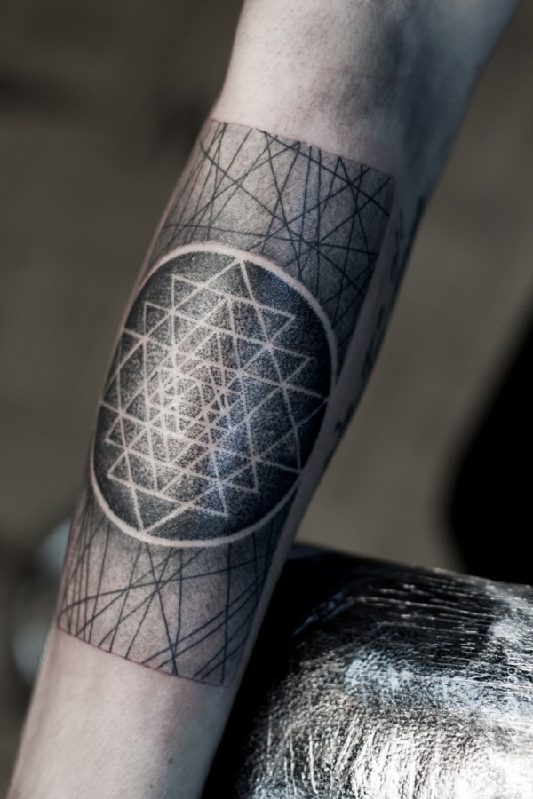 geometric-deer-tattoo-hand