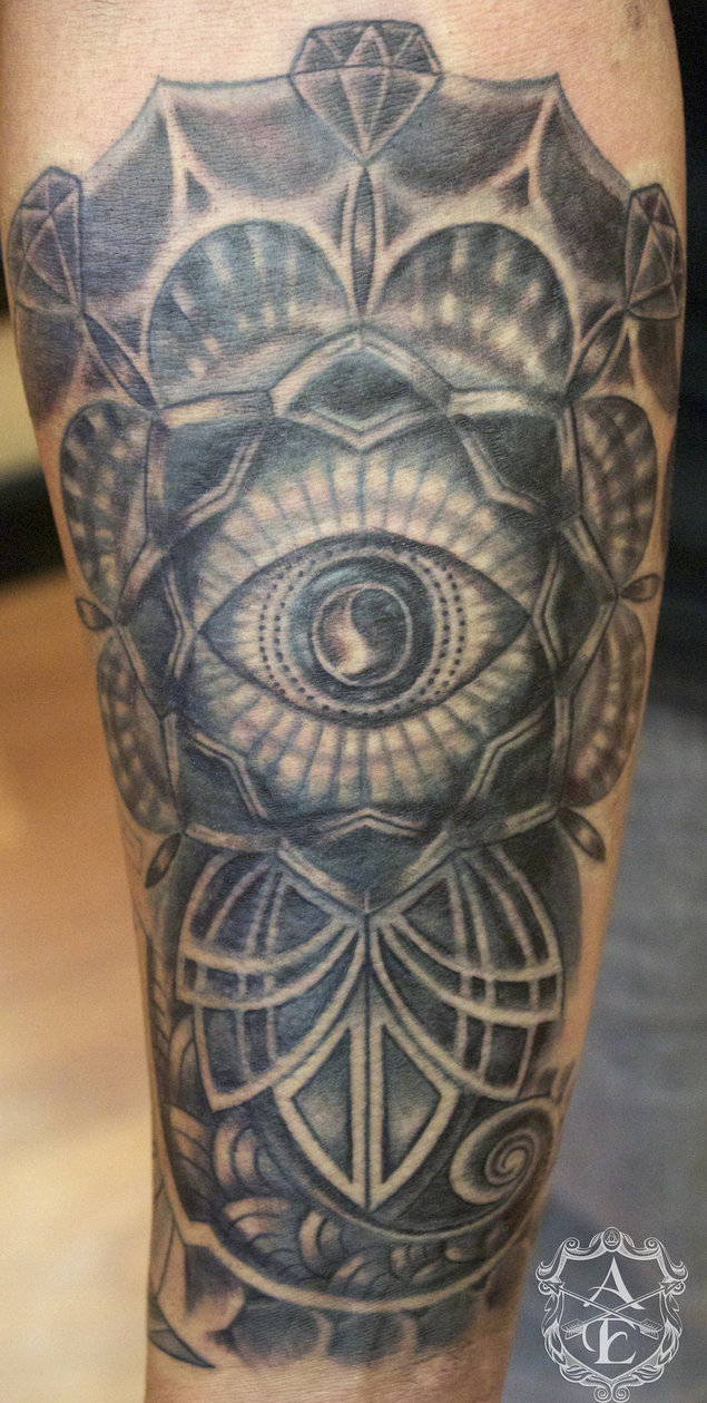 geometric-eye-tattoo