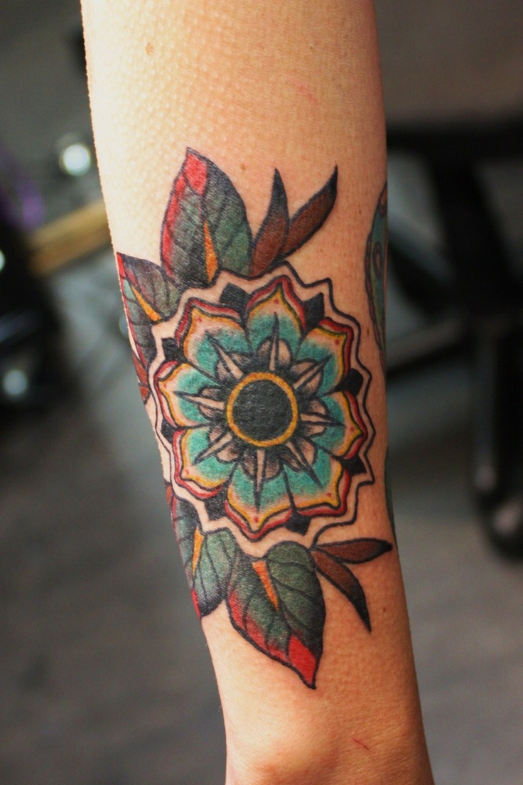 geometric-flower-tattoo-color
