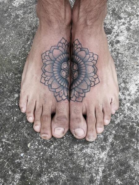 geometric-foot-tattoo-design