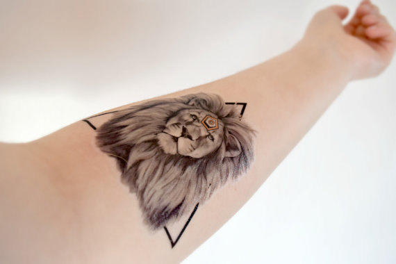 geometric-lion-king-tattoo