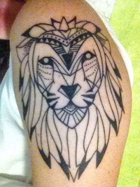geometric-lion-tattoo-arm
