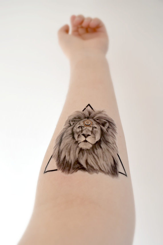 geometric-lion-tattoo-fine