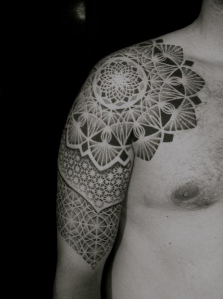 geometric-shoulder-tattoo-design