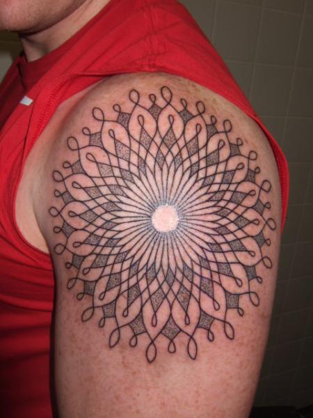 geometric-shoulder-tattoo-fine-design