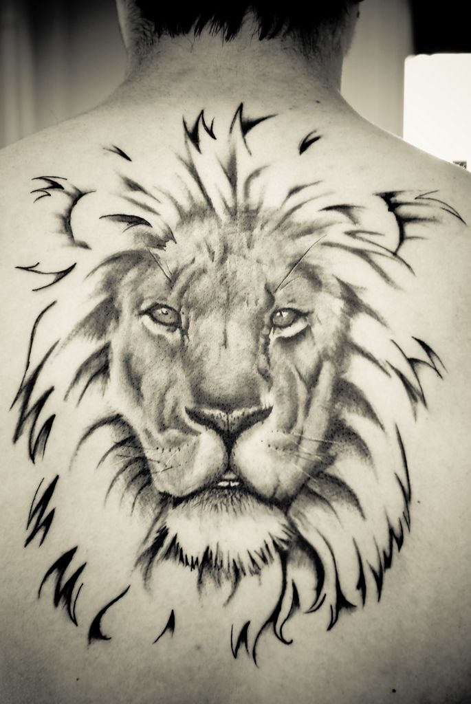 geometric-tiger-thigh-tattoo