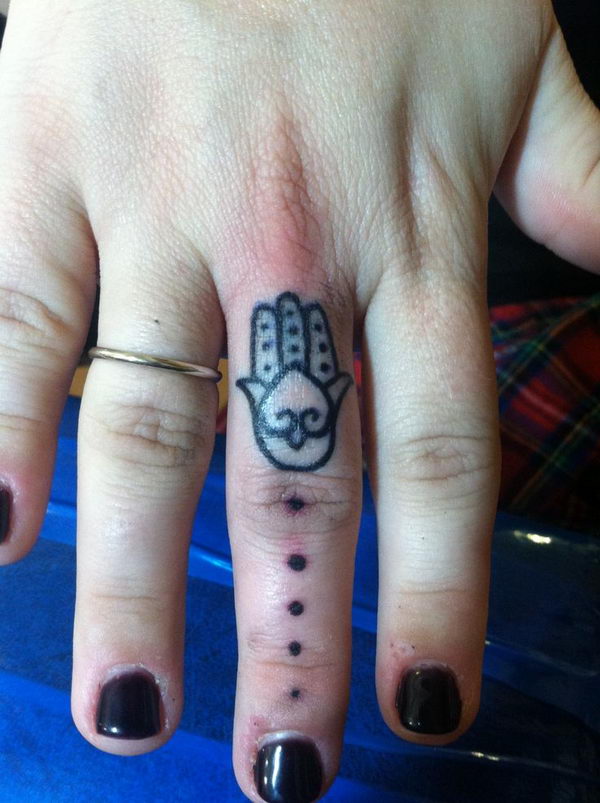 hamsa-finger-tattoo