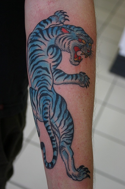 tiger-and-cubs-tattoo-on-hand