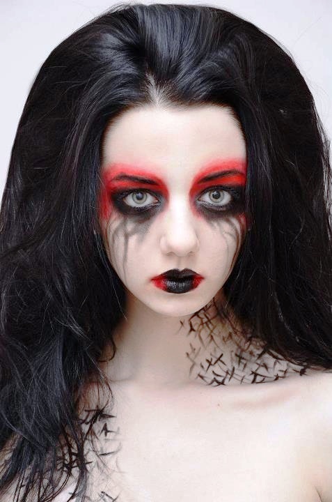 25 Gothic Halloween Makeup to Try - Flawssy