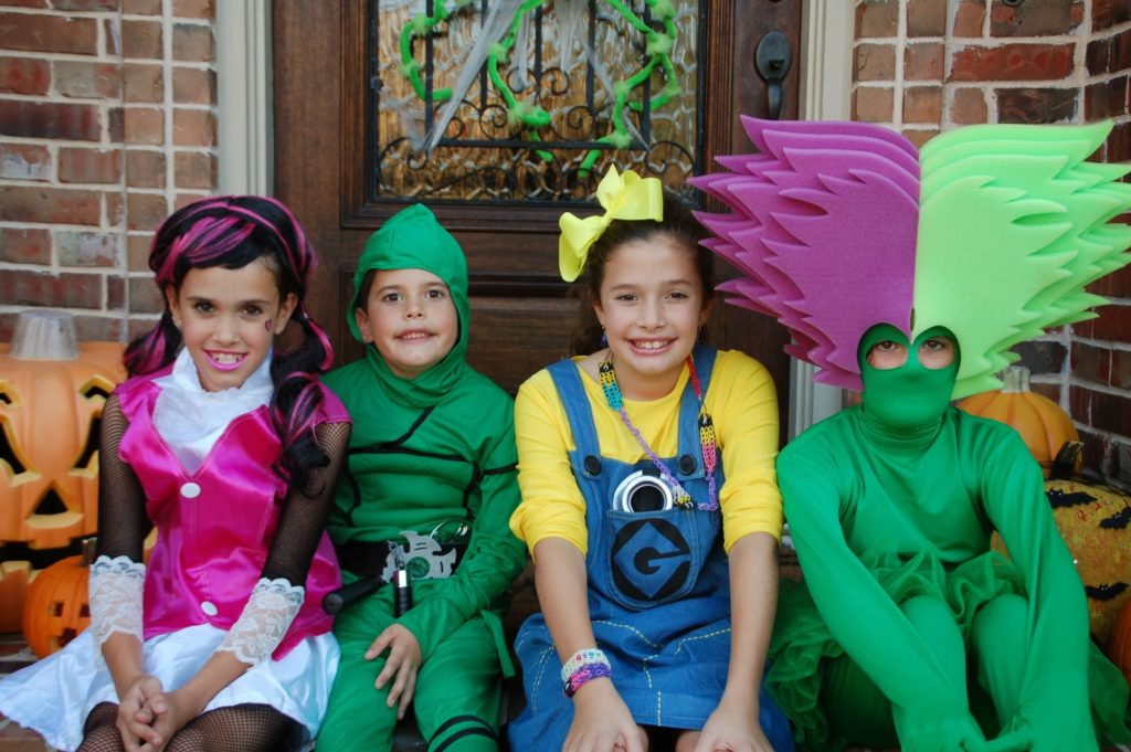 25 Cheesiest Matching Halloween Costumes Ideas Flawssy