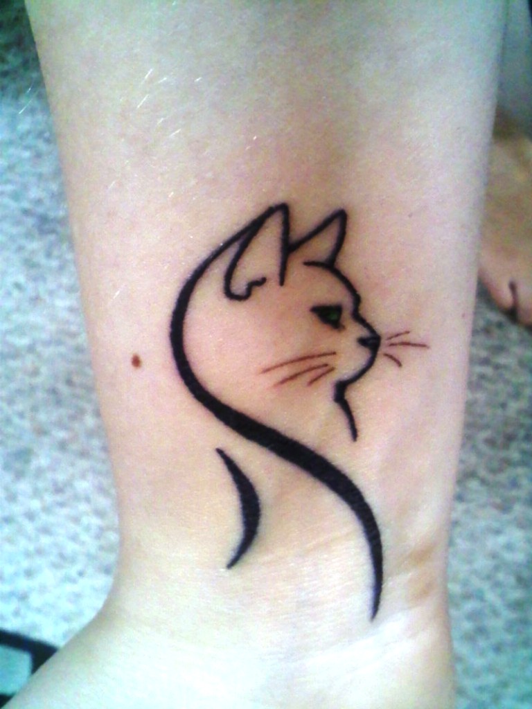 10 Cute And Lovely Cat Tattoos For Women - Flawssy