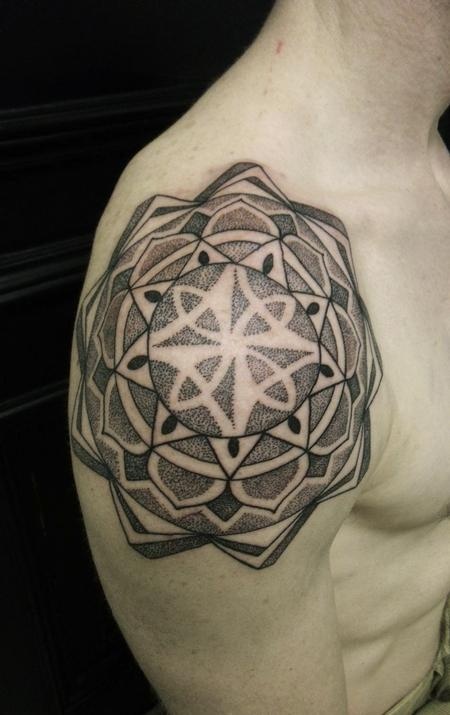 Geometric Tattoo Shoulder Ideas - Flawssy