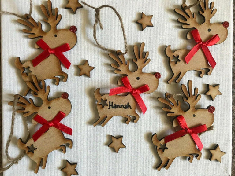 Decorate your walls with wooden reindeer (1)
