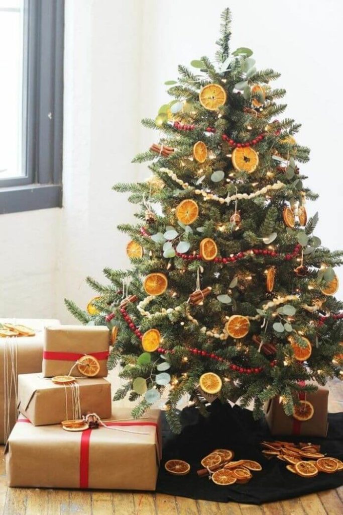 25 Ways to Adopt Oranges in Your Christmas Decoration - Flawssy