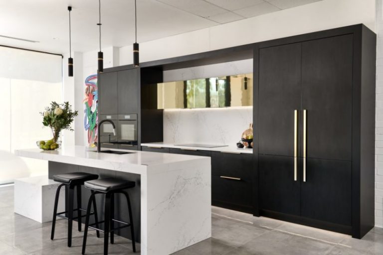 Pros and cons of black kitchen cabinets